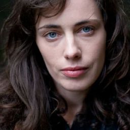 蘇菲維·蓓珂 飾演 Annabelle