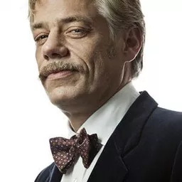 約翰·恩尼斯 飾演 Jeremy Pillows