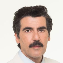 Antonis Karistinos 飾演 policeman