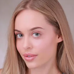 Alina Varakuta 飾演 Dianne