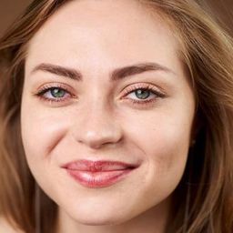 瑪克裏娜·巴拉德紐 飾演 Ana