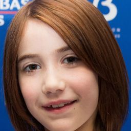 Lena Girard Voss 飾演 Clémence