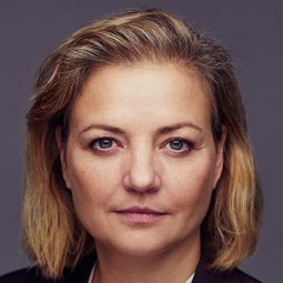 勞拉·布羅 - 懸案密碼前傳：瓶中信演員 飾演Skoleinspektør på Lautrupvang