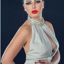 Inas Al Naggar 飾演 