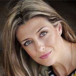 賈妮爾·貝利 - 為金牌而游演員 飾演Liam's Mum