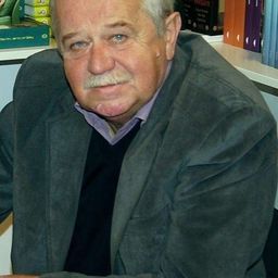 馬里安·金哲諾 飾演 Szyposz