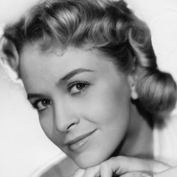 Germaine Damar 飾演 Stewardess Jacqueline