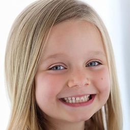 Harriet Turnbull 飾演 Additional Voices (voice)