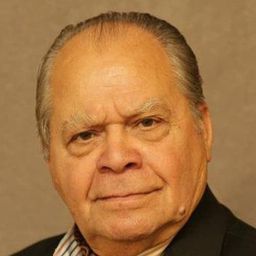 Kemal Inci 飾演 Ishak