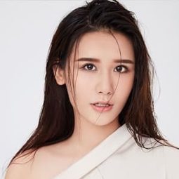 解斯童 飾演 Xixi