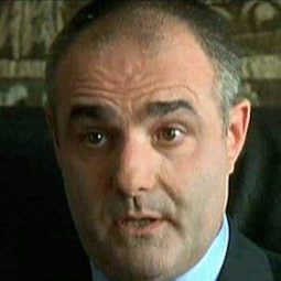 Philippe Fretun 飾演 Michel