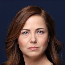 Pınar Ünsal - 浪漫喜劇演員 飾演Aynur