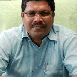 Benny Varghese 飾演 Advocate