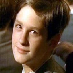 Raúl García Forneiro 飾演 Young Enrique