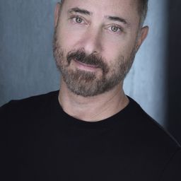 安東尼·法比安 - 哈里斯夫人去巴黎導演