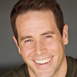 Jon Barinholtz 飾演 Pat