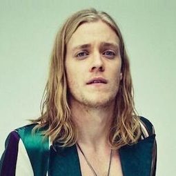 Rufus Tiger Taylor 飾演 Self - Percussion