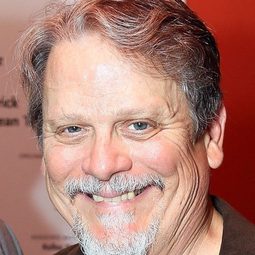 Keith Szarabajka 飾演 Peter Desmond