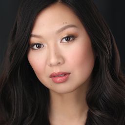 Gelsea Mae 飾演 Bridesmaid