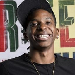 Lucas Penteado 飾演 Richardsson