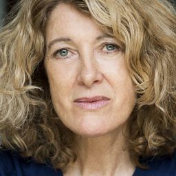 Dulcie Smart 飾演 Hannah Garson