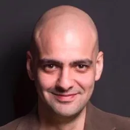 Bartu Küçükçağlayan 飾演 Self