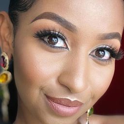 莎拉·哈桑 飾演 