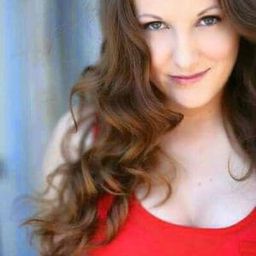 Becca Strom 飾演 Dark Annisia / Lila / Guard Girl / Seamstress / Female Soldier (voice)