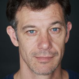 Berynn Schwerdt 飾演 Gordon