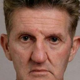 E.J. Callahan 飾演 Mr. Pinkerton