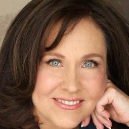 Erin Gray 飾演 Molly Anderson