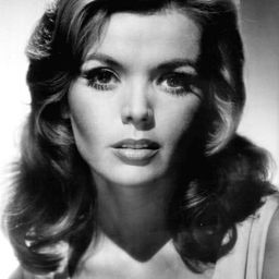 Deanna Lund 飾演 Kathryn