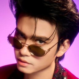 Thanon Chamroen 飾演 Self