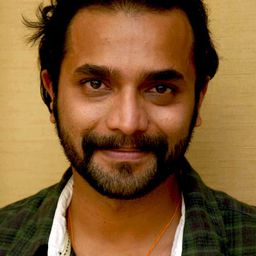 Sriimurali 飾演 Vedanth/Bagheera
