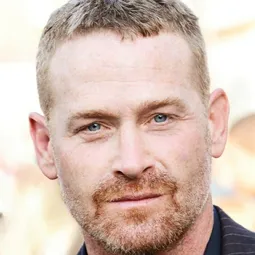 馬克斯·馬提尼 - 格雷的五十道陰影：束縛演員 飾演Taylor