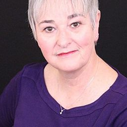 Yvonne E. Davidson 飾演 Denise