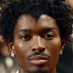 Alton Mason 飾演 Little Richard