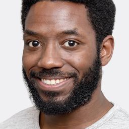 琴納札·烏切 飾演 Shawn