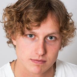 Isac Aspberg 飾演 Finsmakeren