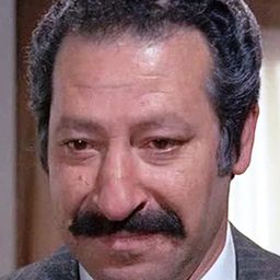 Nino Terzo - 年輕貌美又多金演員 飾演insegnante di ginnastica