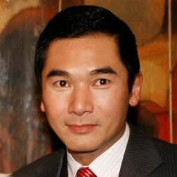 方中信 - 亡命英倫演員 飾演