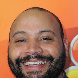 科爾頓·鄧恩 - 幸福告別演員 飾演Dan