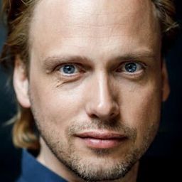 Jannek Petri 飾演 Pit