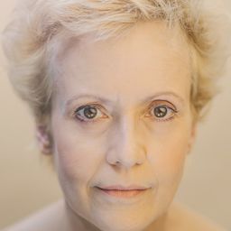 Véronique Vella 飾演 Tire-Laine