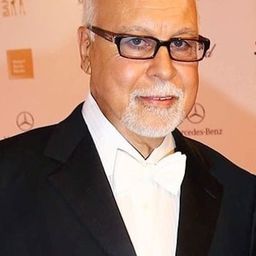 René Angélil 飾演 Dominic Fagazi