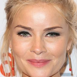 Anita Briem - A Letter from Helga演員 飾演Unnur