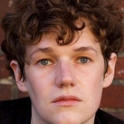 Lucas Faulong 飾演 Antoine