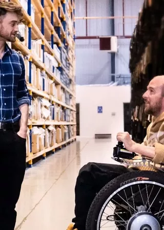 《大衞·赫爾姆斯：大難不死的男孩》電影海報