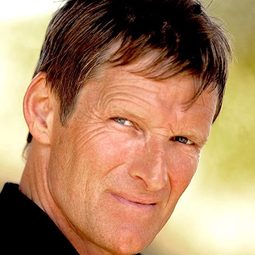 Mark Oliver - 芭比之夢幻仙境演員 飾演Hue (voice)