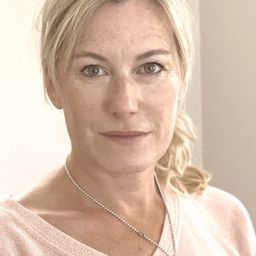 Aurelia Nolin 飾演 Léna